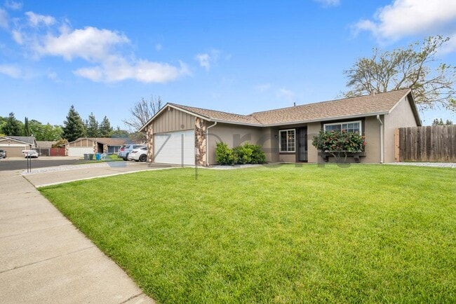 Photo - 208 Richard Pl