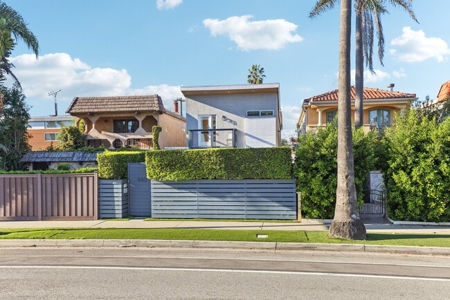 Photo - 665 Washington Blvd