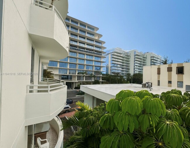 Building Photo - 9156 Collins Ave Unit 302