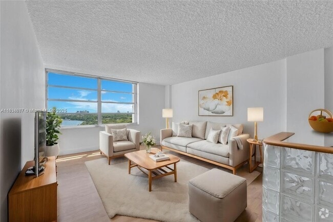 Building Photo - 150 SE 25th Rd Unit 15J Rental