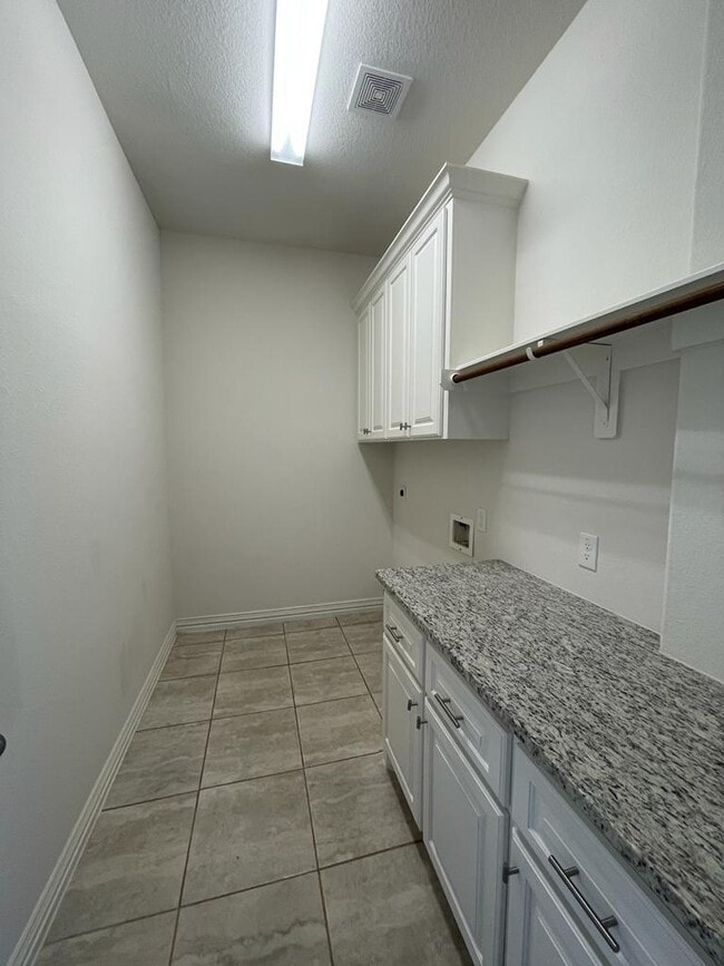 Photo - 2588 Appian Way