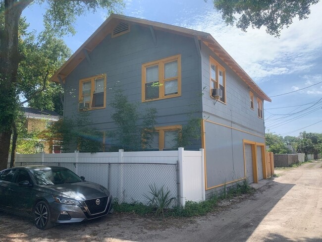 Photo - Available Now! Spacious 3 Bedroom Upstairs Apartment Near Downtown St. Petersburg