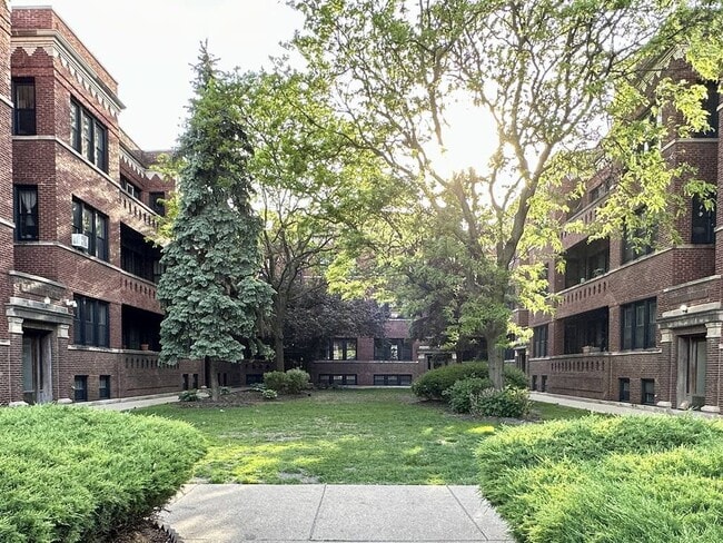 Building Photo - 2520 N Kedzie Blvd Rental