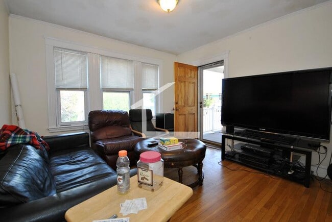 Photo - 219 N Harvard St