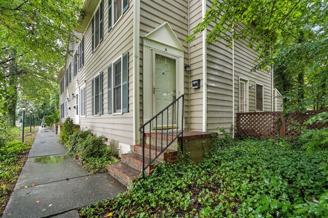Building Photo - Spacious 2-Bedroom, 2.5-Bath End-Unit Town... Rental