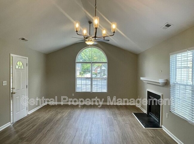 Photo - 320 Woodruff Park Ln