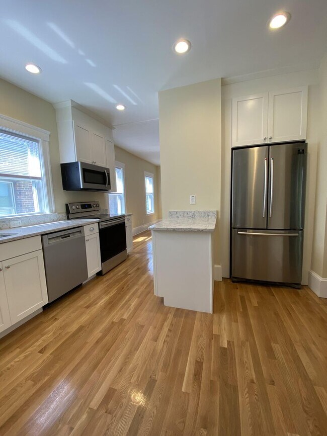 Photo - 9/1 Spacious, sunny 4BR/2BA near Washington Sq, C/D trains!