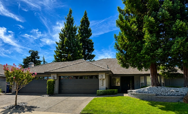 Building Photo - 8036 Glenbar Way