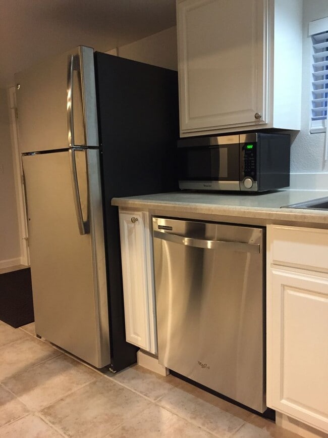Photo - 150 W 10th St