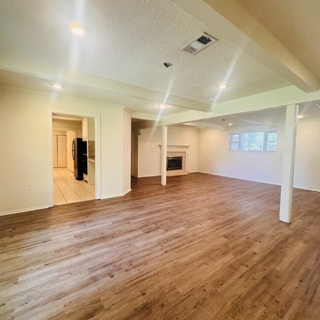 Photo - Experience Spacious Elegance: 3-Bedroom Home with Granite Countertops in Port Neches!
