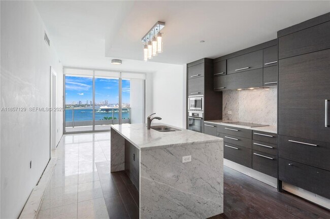 Building Photo - 900 Biscayne Blvd Unit 1907