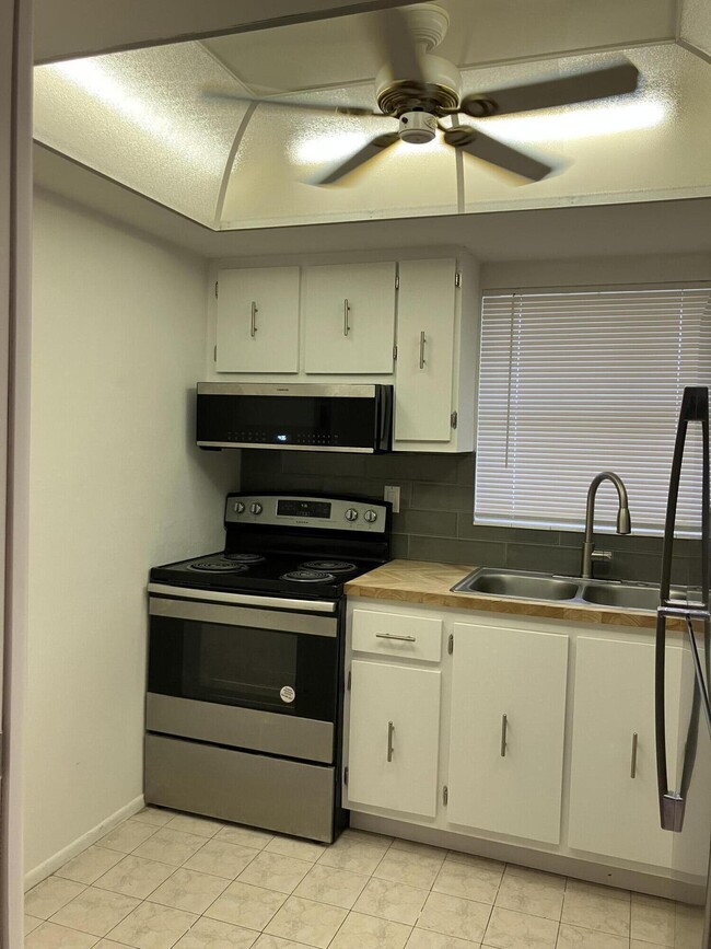 Photo - 5483 Cresthaven Blvd