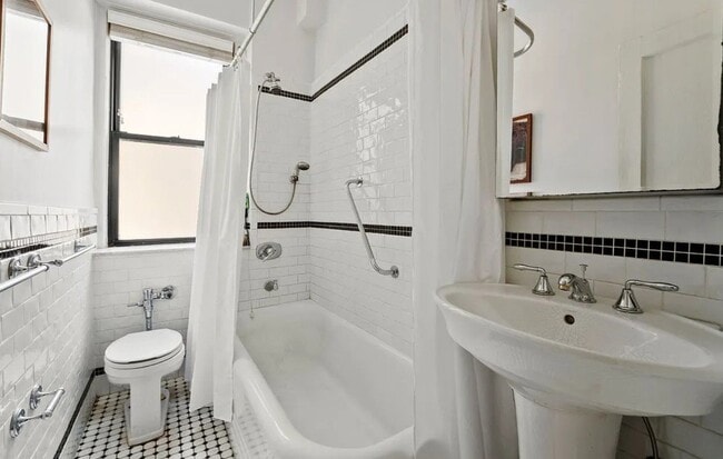 205 W 54th St Unit 6F