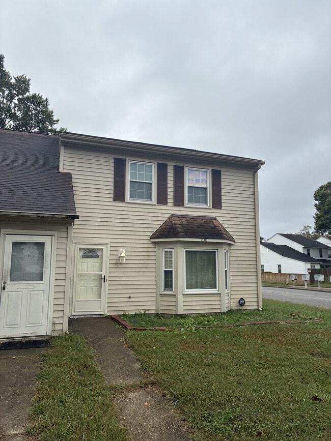Building Photo - 700 Crystal Springs Ct Unit 2