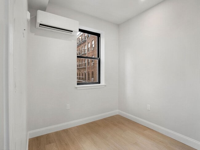 Photo - 176 Salem St Unidad 2