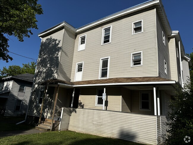 Building Photo - 69 Walnut St Rental