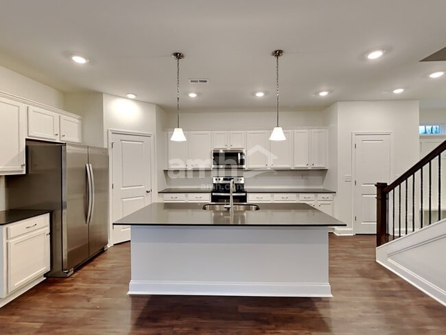 Photo - 576 Rivermist Dr