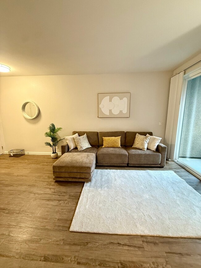 Building Photo - 13603 Marina Pointe Dr Unit D515