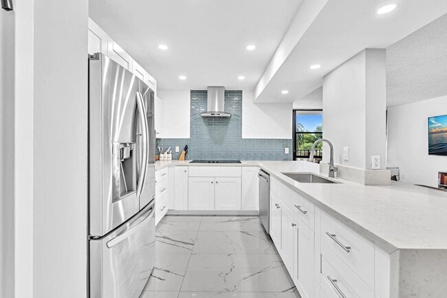 Building Photo - 1000 Parkview Dr Unit 329