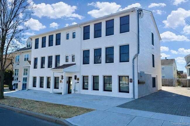 Building Photo - 74 Nelson Ave Unit 1