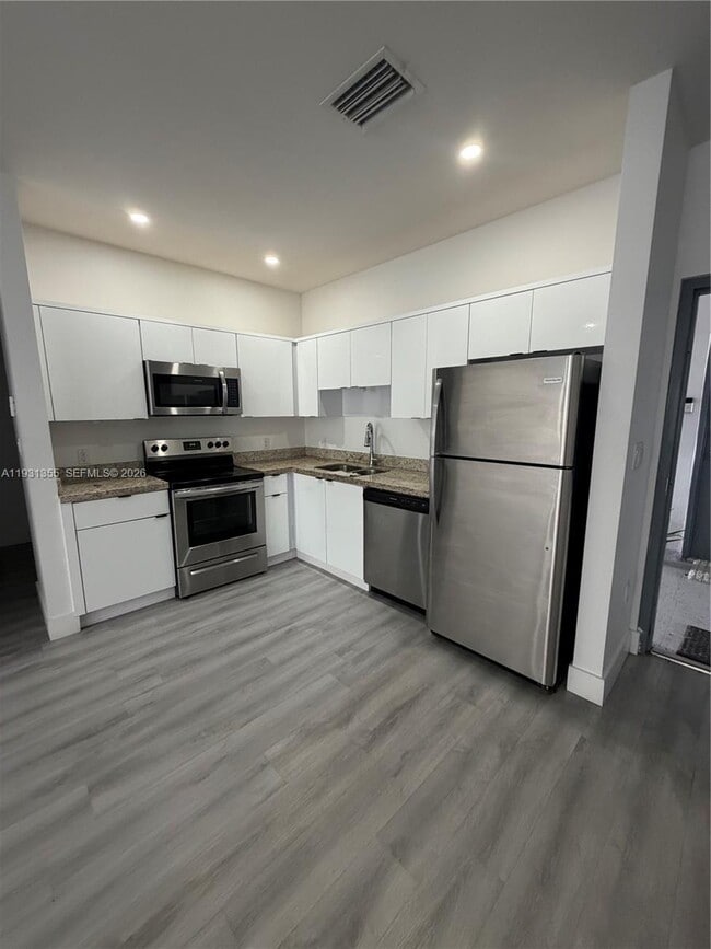 Photo - 853 E 24th St Unit 305