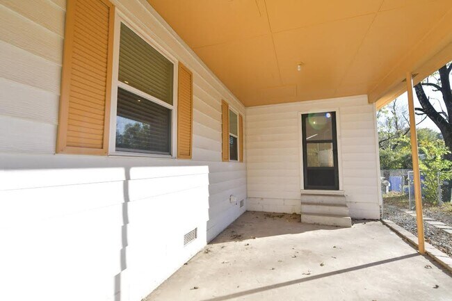 Photo - 2125 Hairston St