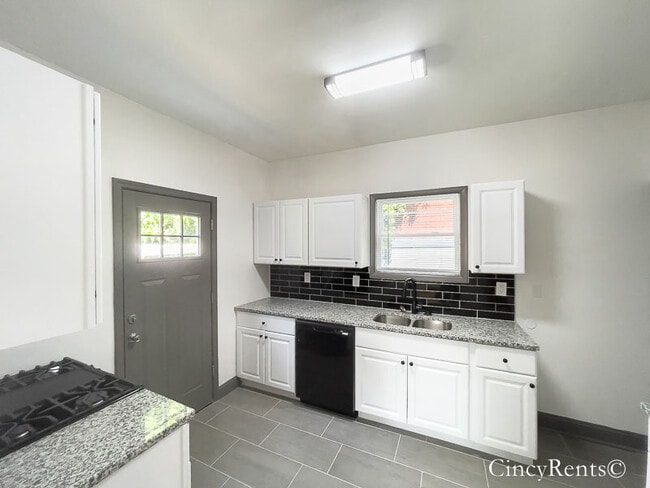 Photo - 3335 Hewitt Crescent St