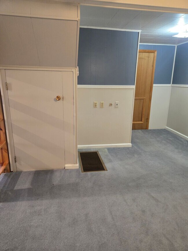 Photo - Three Bedroom Home - Single Car Attached Garage - in Townsend!