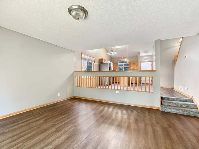 Photo - 1556 Chartreux Ave