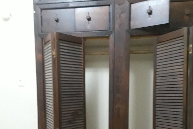 Closet - 702 Evergreen Ave Unit 1R