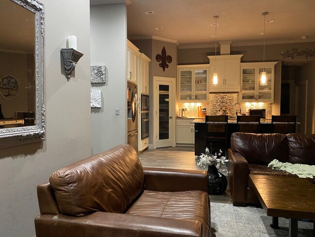 Photo - VIDEOTOUR: Executive-Style Custom Home, Incredible Quality! PETS WELCOME