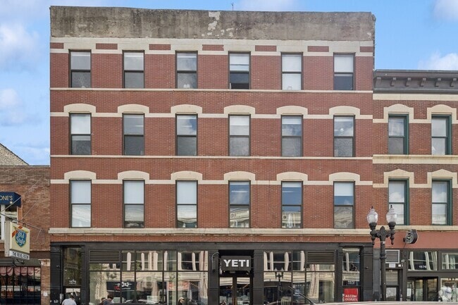 Building Photo - 1572 N Milwaukee Ave Unit K Rental
