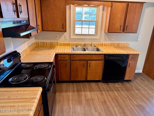 Photo - 900 Clarington Dr