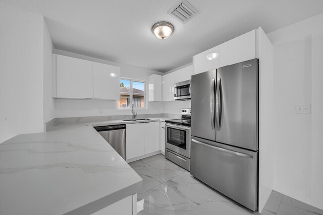 Building Photo - 1405 NW 45th St Rental
