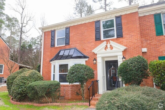 Building Photo - EXECUTIVE LUXURIOUS TOWNHOME