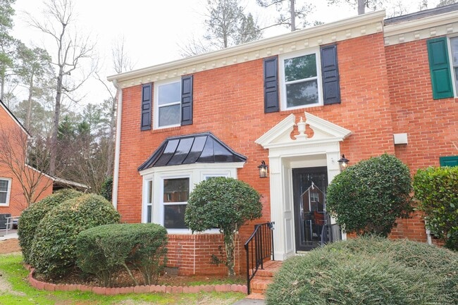 EXECUTIVE LUXURIOUS TOWNHOME - EXECUTIVE LUXURIOUS TOWNHOME