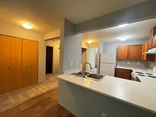Building Photo - Your Home is Waiting! Unit 10-102