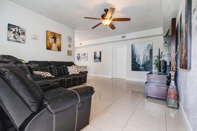 Photo - 335 NW 109th St