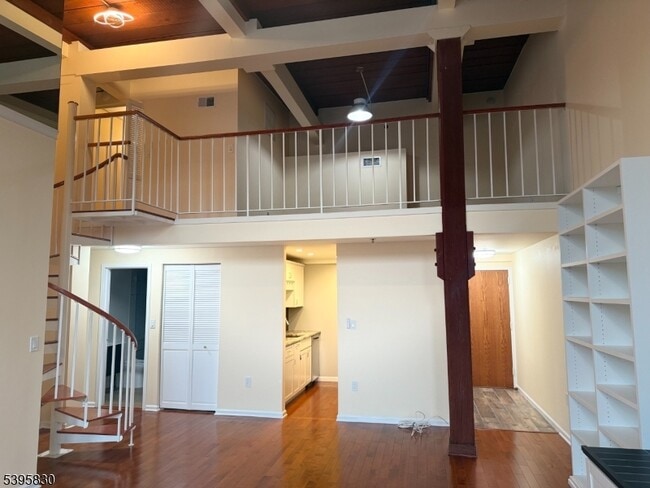 Building Photo - 262 Main St