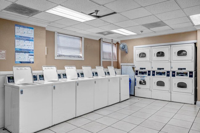 Photo - 311 W Ashley St