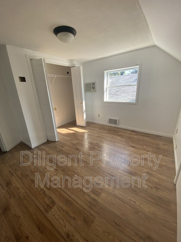 Photo - 612 Romaine St