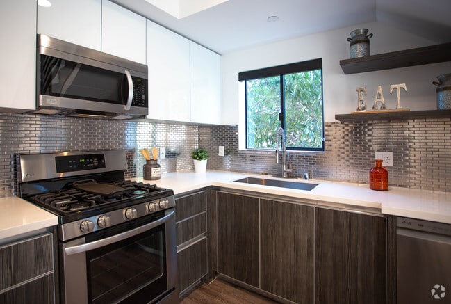 Alexandria 178 Townhomes LLC