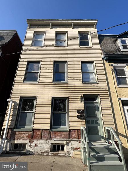 Photo - 138 S Queen St