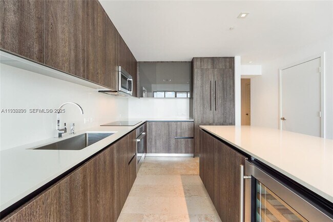 Photo - 88 SW 7th St Unidad 2708