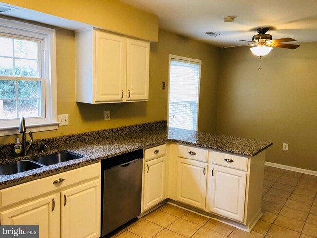 Photo - 15860 Montview Dr