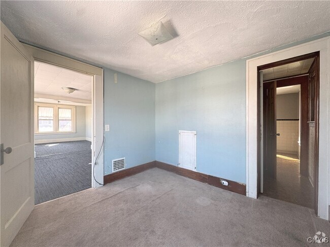 Building Photo - 715 Lansing St Rental