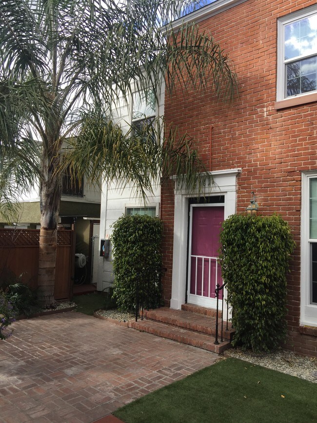 Photo - 1762 N Las Palmas Ave