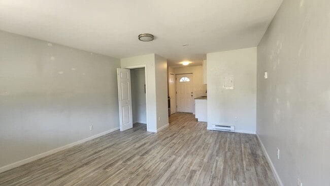 Photo - 127 Cosey Beach Ave Unidad A1