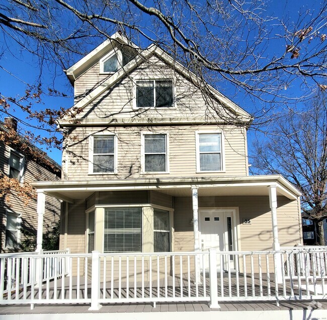 Building Photo - 35 Gold St Unit A Rental