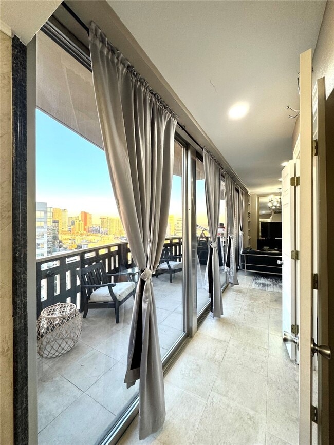 Photo - 2016 Main St Unit 1809